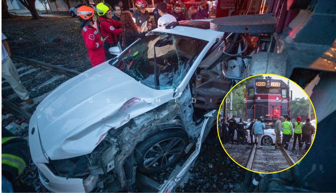 Imprudencia casi termina en tragedia: tren arrastra auto 40 metros en Guadalajara