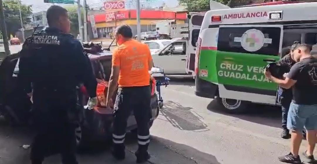 Policías de Guadalajara auxilian a mujer en labor de parto - ZMG Noticias