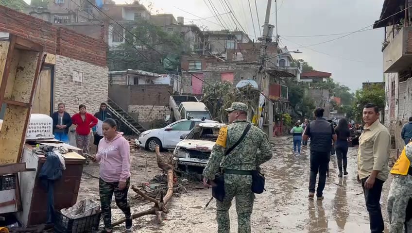 El desbordamiento de un canal deja afectaciones - ZMG Noticias