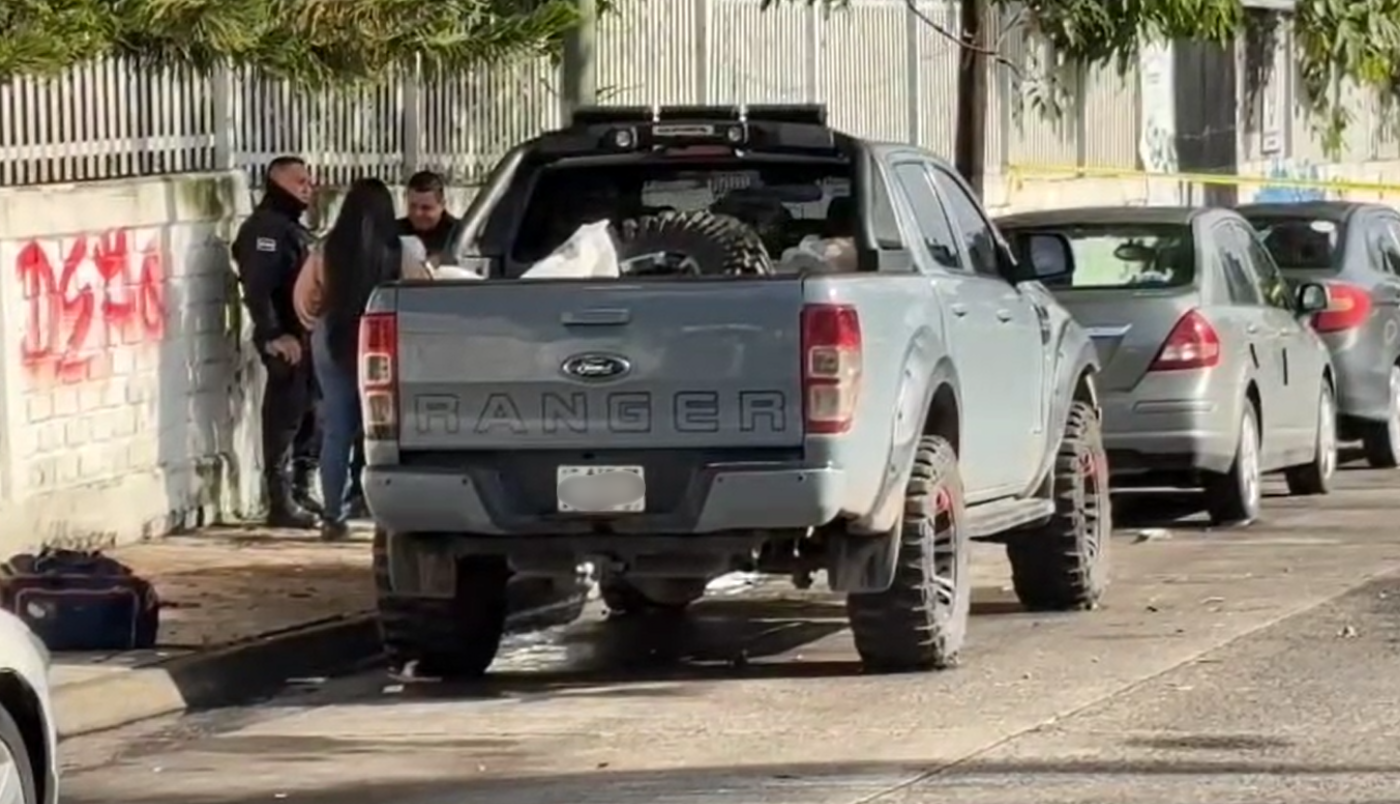 Hallan cuatro cuerpos dentro de camioneta de lujo en la colonia San Andrés, Guadalajara