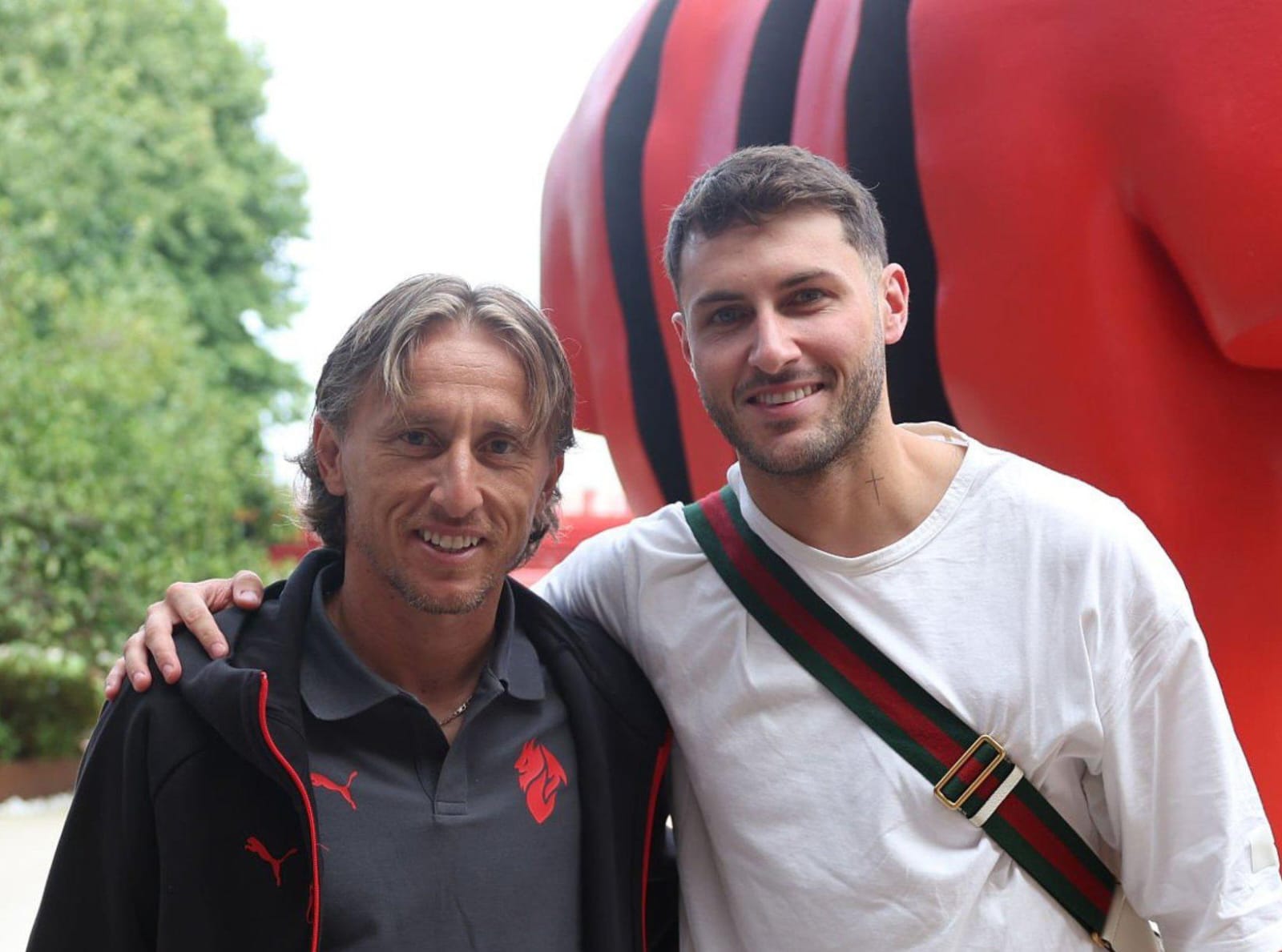 Santiago Giménez se incorpora a la pretemporada del AC Milan - ZMG Noticias
