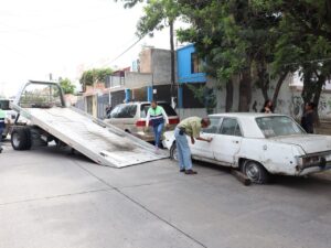 Guadalajara retira más de 700 autos abandonados de las calles - ZMG Noticias