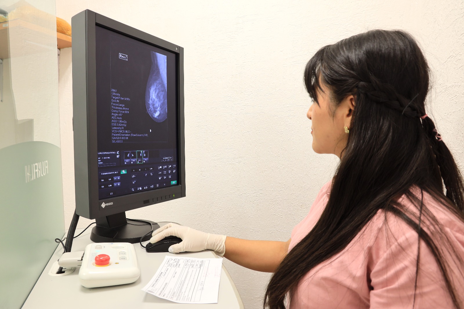 Buscan concientizar sobre cáncer de mama - ZMG Noticias Buscan concientizar sobre cáncer de mama - ZMG Noticias