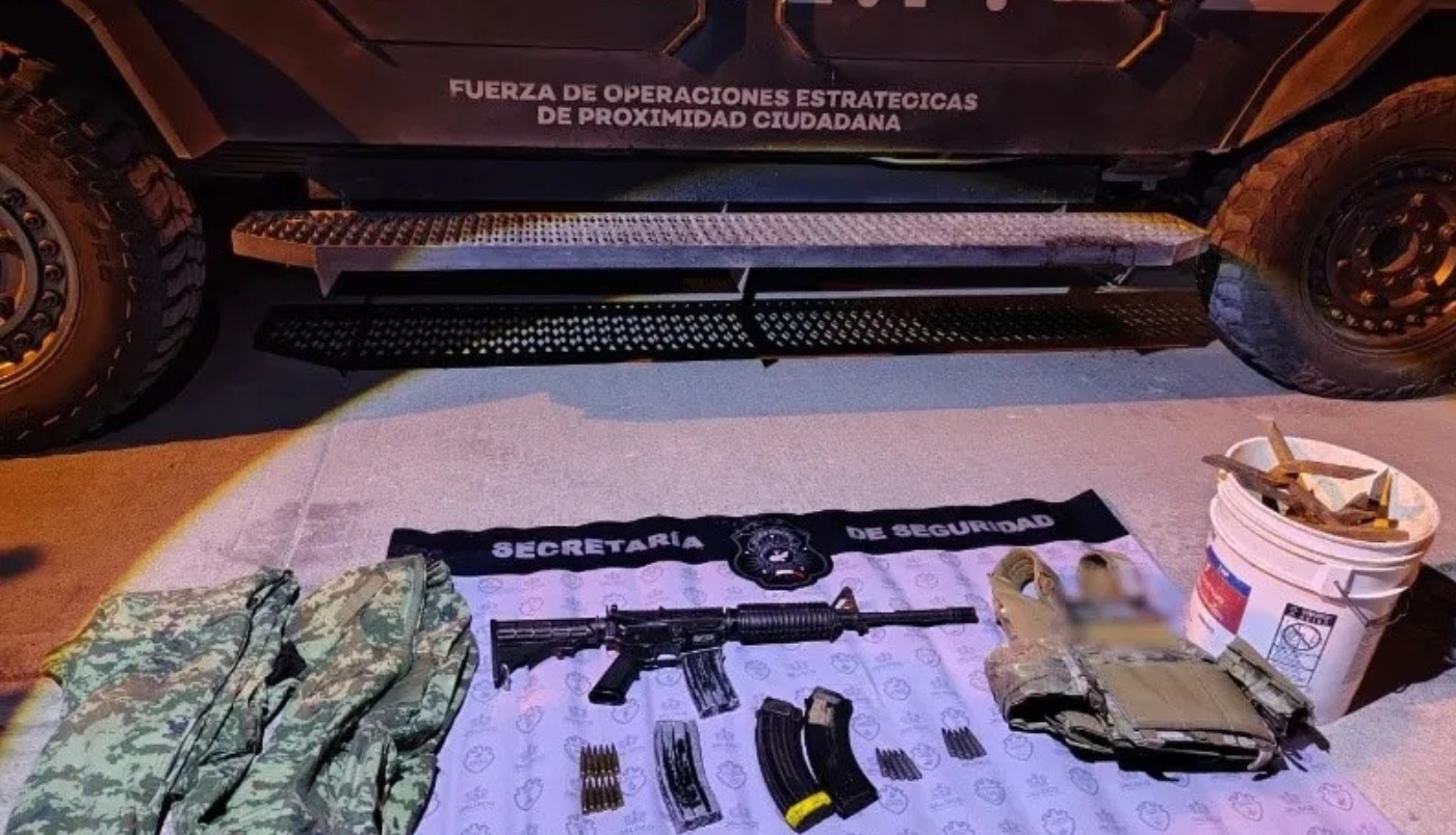 Aseguran tres vehículos robados y arma de alto poder en la colonia Maravillas