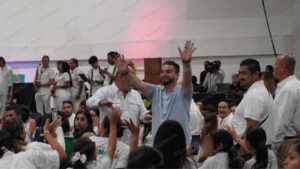 Alcalde de Puerto Vallarta criticado por utilizar a estudiantes de primaria y secundaria en su Informe de Gobierno - ZMG Noticias