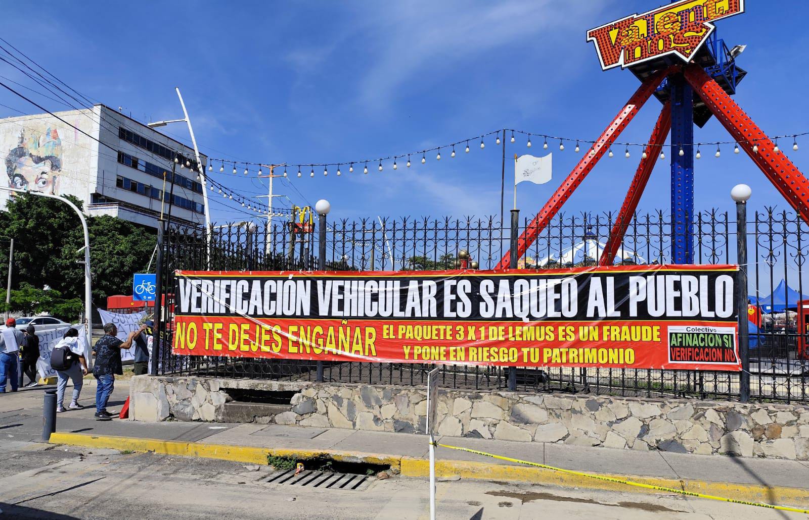 Colectivo "Afinación Sí, Verificación No" entrega miles de firmas para exigir comparecencia de secretarios - ZMG Noticias Colectivo "Afinación Sí, Verificación No" entrega miles de firmas para exigir comparecencia de secretarios - ZMG Noticias