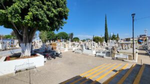Tlaquepaque refuerza seguridad en panteones municipales por Día de Muertos - ZMG Noticias