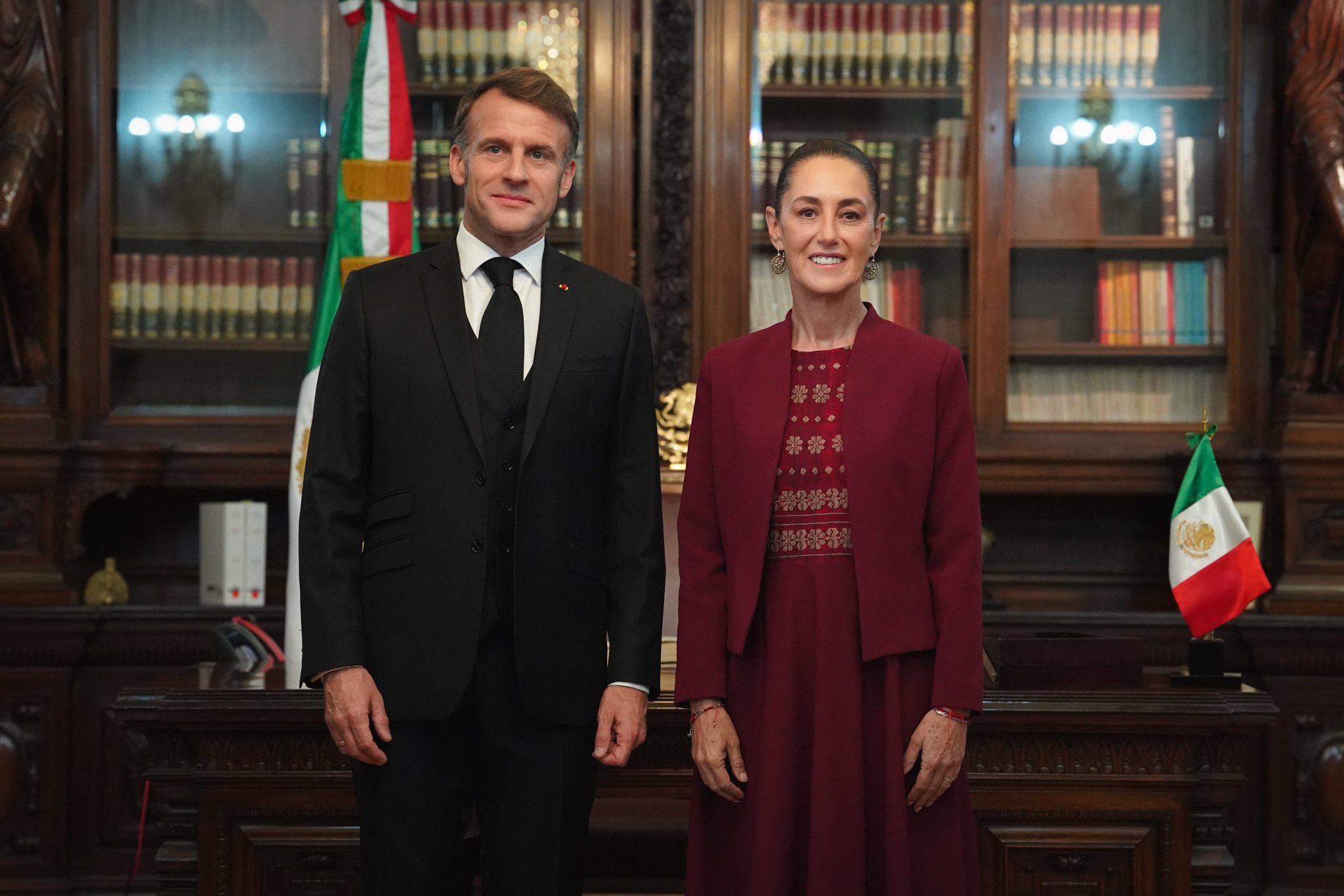 Sheinbaum recibe a Macron en Palacio Nacional - ZMG Noticias