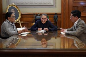 Sheinbaum extiende llamado al Papa León XIV para visitar México