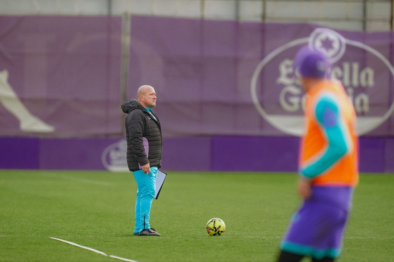 Enrique Alfaro confirma su continuidad como auxiliar técnico en el Real Valladolid - ZMG Noticias