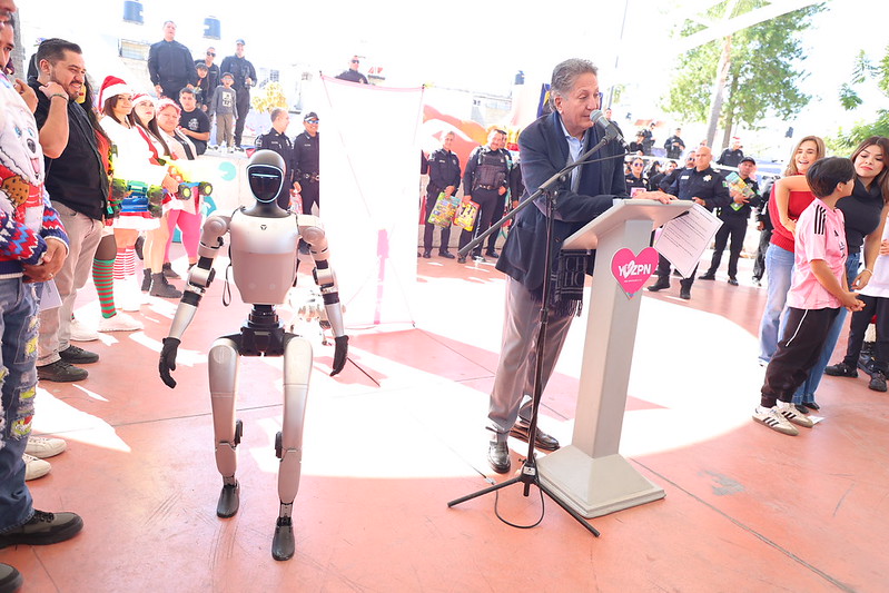 Gobierno de Zapopan presume su nuevo «robot policía»