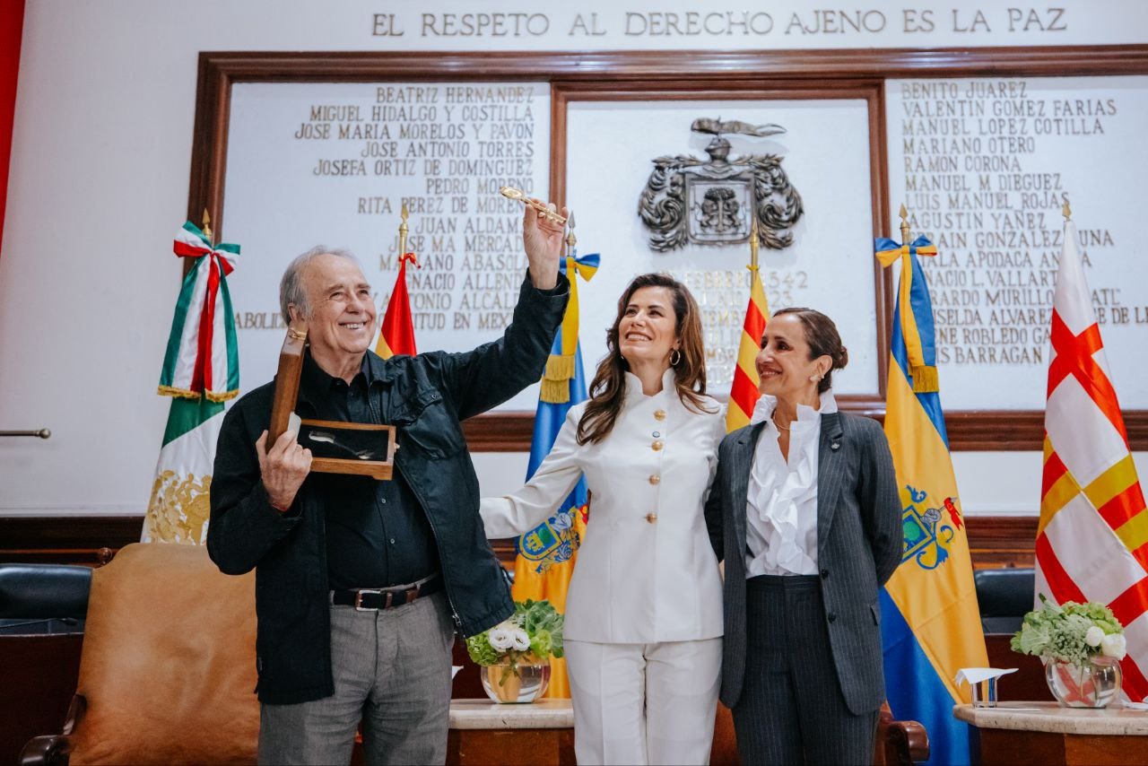Guadalajara entrega las Llaves de la Ciudad a Joan Manuel Serrat - ZMG Noticias Guadalajara entrega las Llaves de la Ciudad a Joan Manuel Serrat - ZMG Noticias