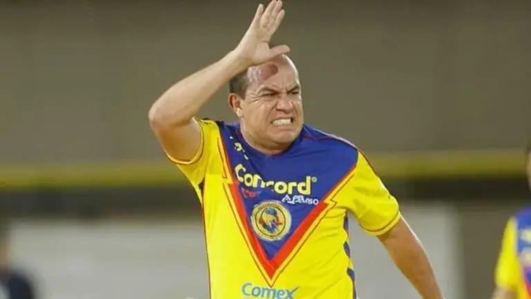 Video: Cuauhtémoc Blanco golpea a Sergio Hernández de Chivas en pleno partido - ZMG Noticias