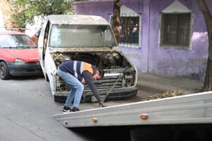 Guadalajara continúa con operativo para retirar vehículos abandonados