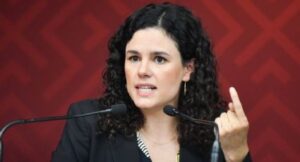 Luisa Alcalde le contesta a Trump