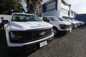 Lemus entrega equipos al IJCF