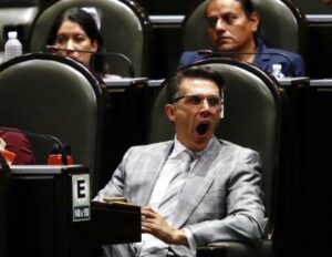México pierde un diputado pero gana un habitante de la casa de los famosos