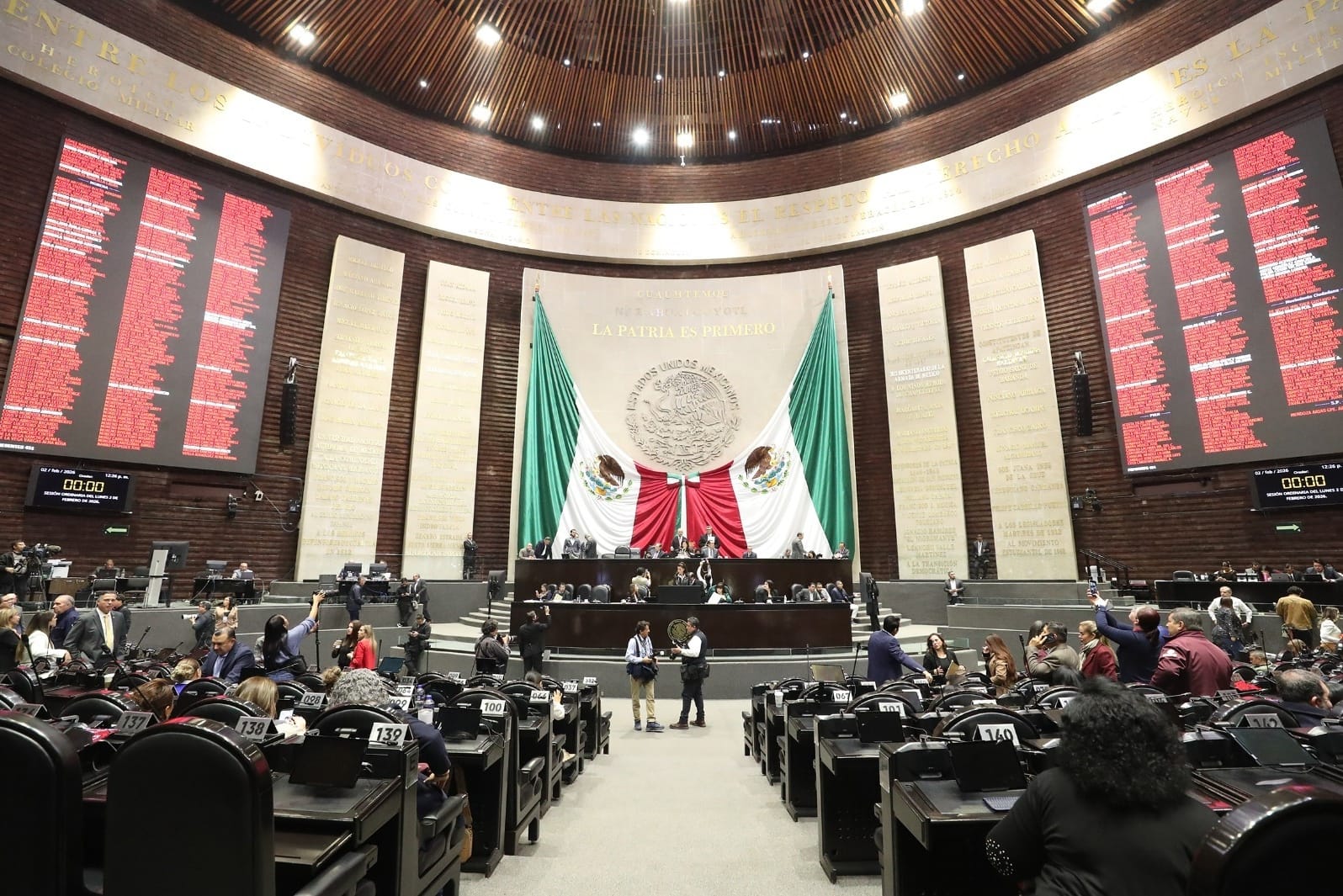 Una peticion de minuto de silencio abre el debate acalorado en Cámara de Diputados