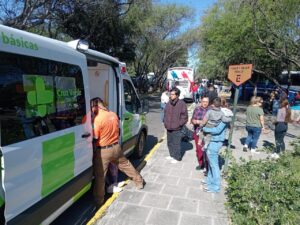 Apoyan a familias varadas en el Zoológico de Guadalajara tras bloqueos
