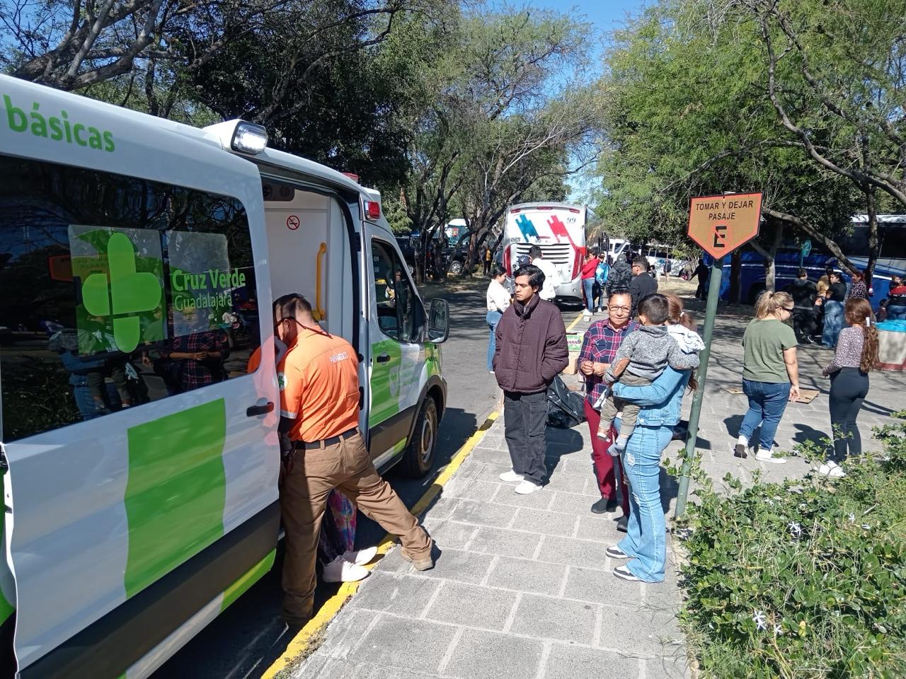 Apoyan a familias varadas en el Zoológico de Guadalajara tras bloqueos