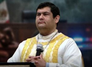 El Padre Lolo y sus acciones a favor de los hijos de El Mencho