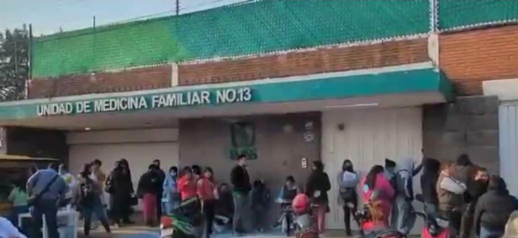 Sujetos armados asaltan al IMSS en Puebla