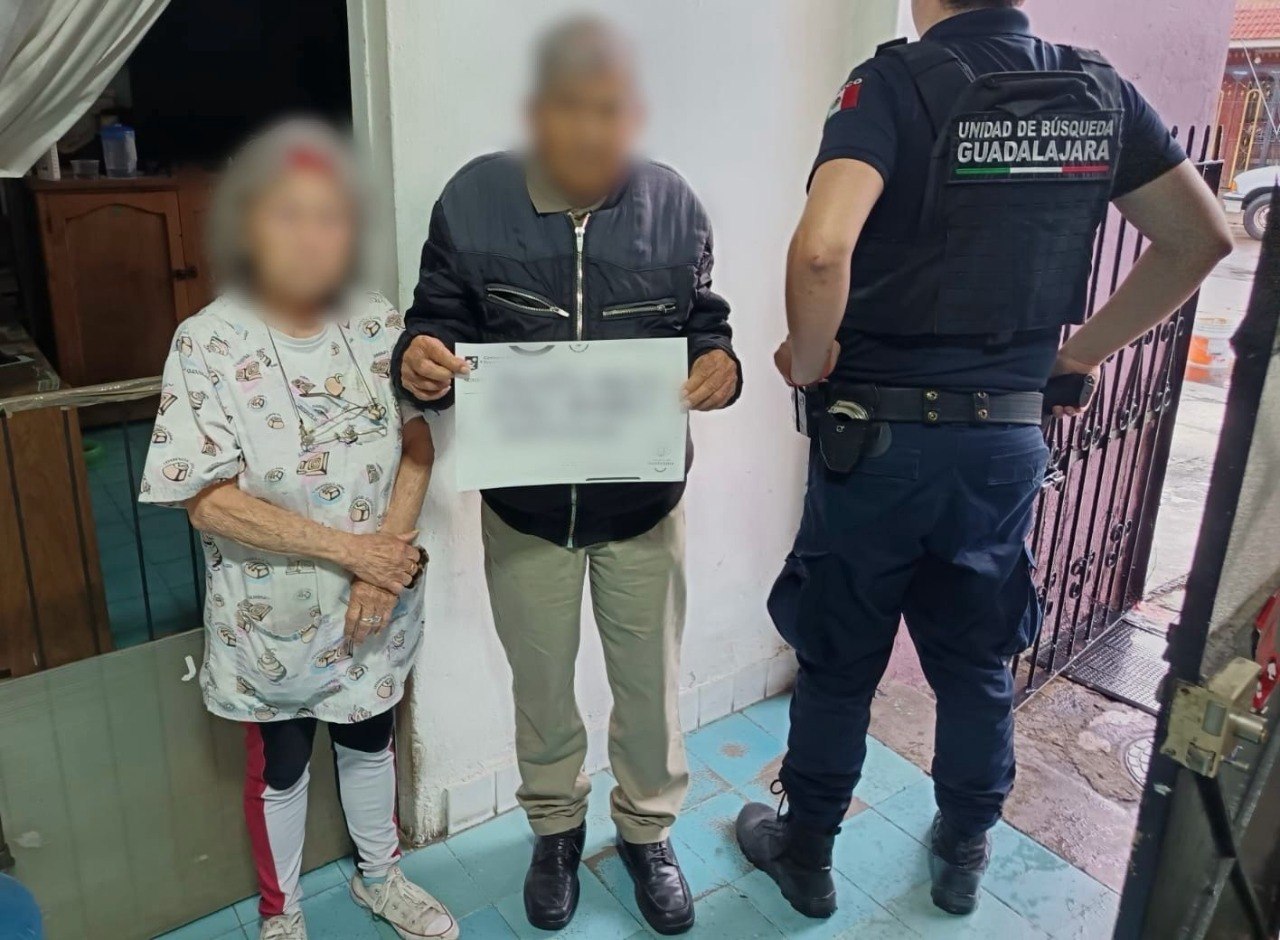 Localizan y reúnen con su familia a hombre de 98 años