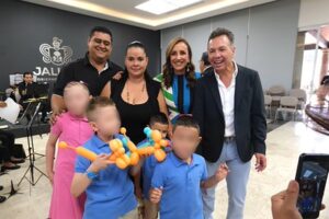 Integran a 13 niñas y niños a diez familias adoptivas en Jalisco