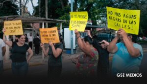 Vecinos de la Unidad Habitacional Valentín Gómez Farías denuncian crisis de drenaje