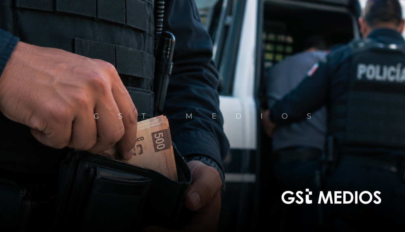 Suspenden a dos policías de Zapopan por exigir $80 mil a tres detenidos