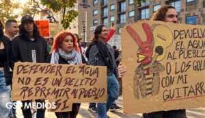 Marcha por el agua en Guadalajara llega al Palacio de Gobierno tras una pausa