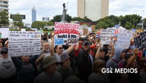 Liberan a doce de los 39 arrestados tras protesta en Casa Jalisco