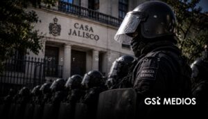 230 policías rendirán cuentas por abusos en la megamarcha por el agua frente a Casa Jalisco