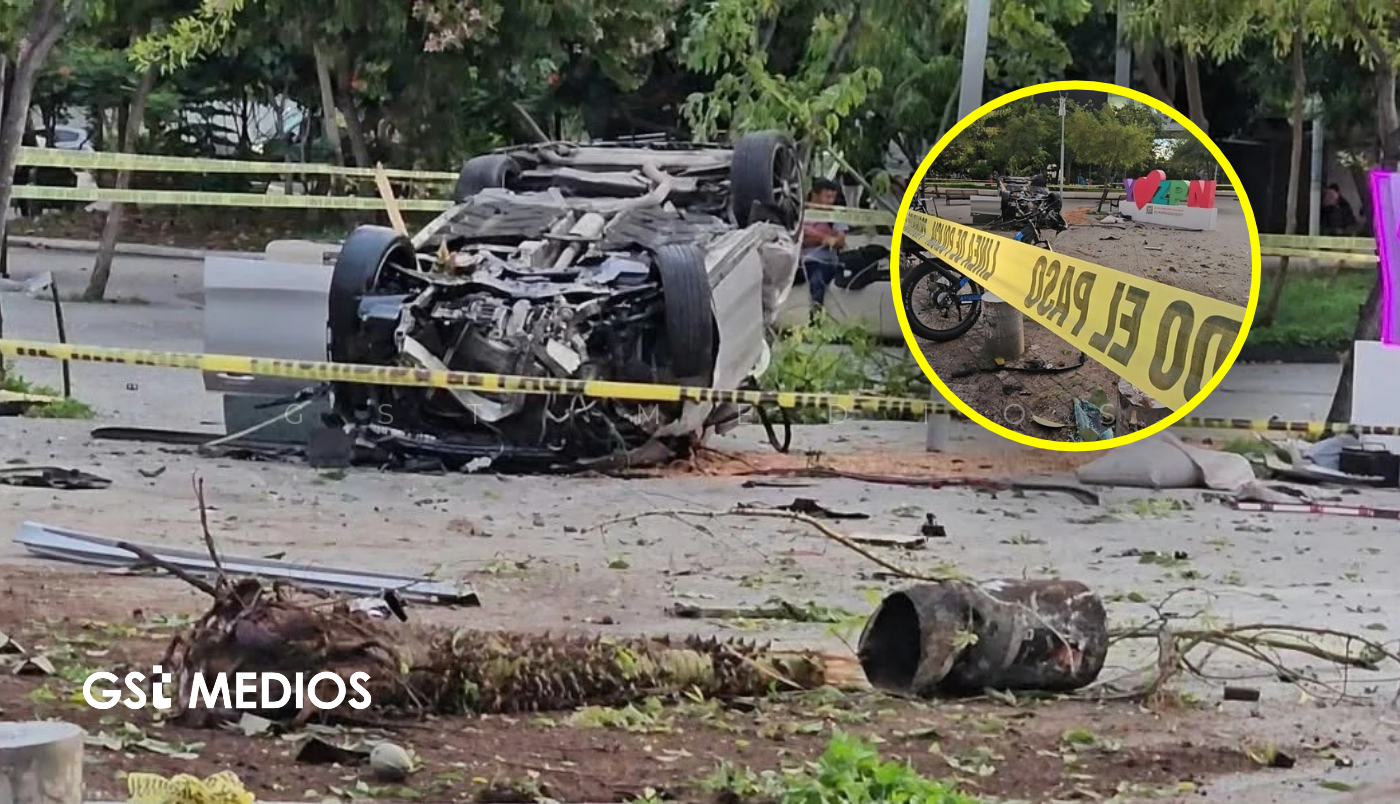 Conductor presuntamente alcoholizado vuelca Mercedes-Benz frente a los Arcos de Zapopan